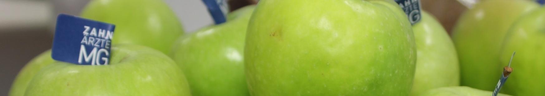 An apple a day keeps the dentist away - Zahnärzte MG Zahnarzt Mönchengladbach